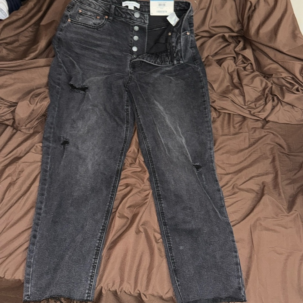 Size 31 and now this brand new with tags never worn jeans